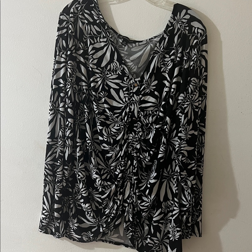 INC International Concepts Black & White Ruched V-Neck Floral Long Sleeve Top